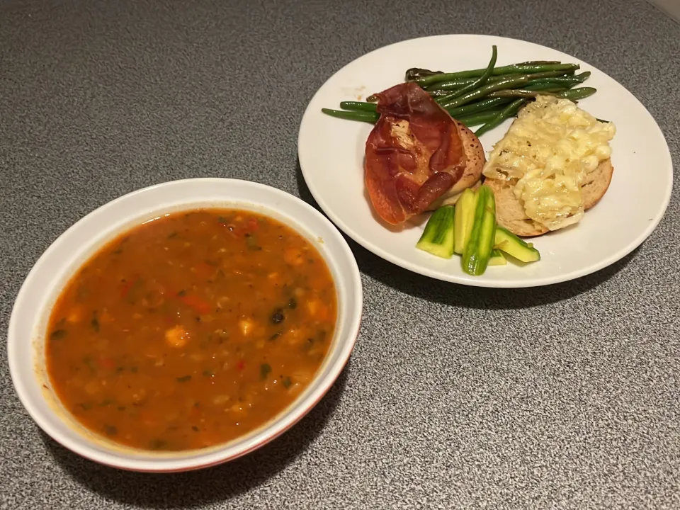 Snapdishの料理写真:Sweet Potato, Pepper & Bean Soup. Jamón Serrano & Gouda Panini. Pan-fried Green Beans|270w178bさん