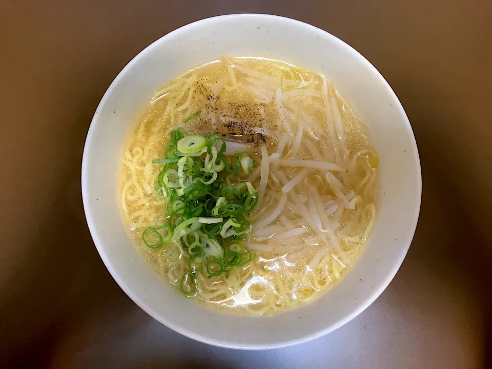 自家製 塩ラーメン(もやし入)|ばーさんさん