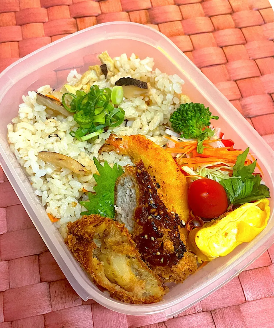 Snapdishの料理写真:中学生息子のお弁当🍱 松茸ごはんとフライ弁当🍱|Snow10さん