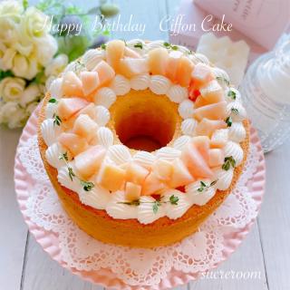 末っ子の誕生日ケーキです〜(桃のシフォンケーキ)🎂🎉🎉🎉