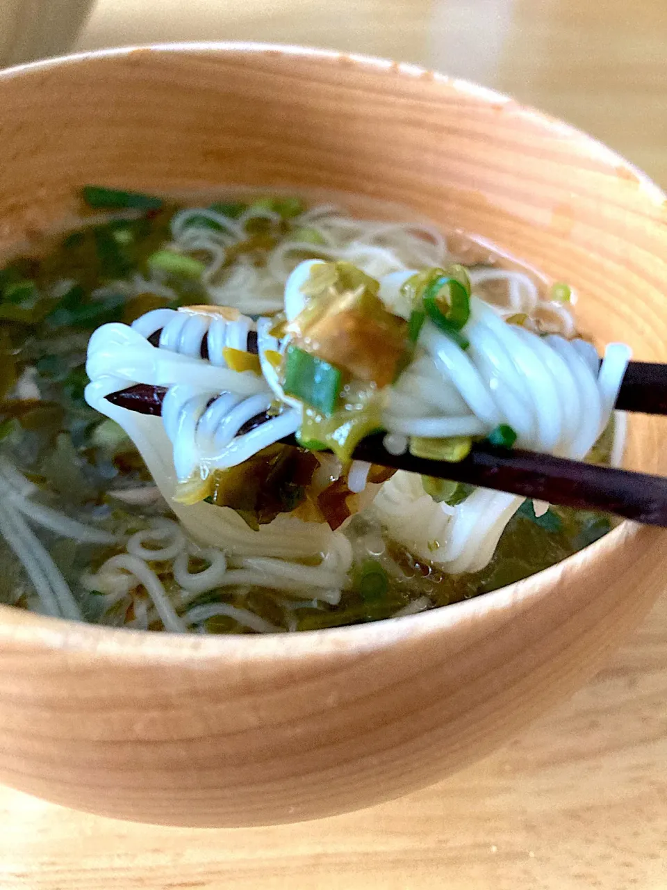 Snapdishの料理写真:メカブとツナ入りのツユで変わり素麺❀.(*´◡`*)❀.|さくたえさん