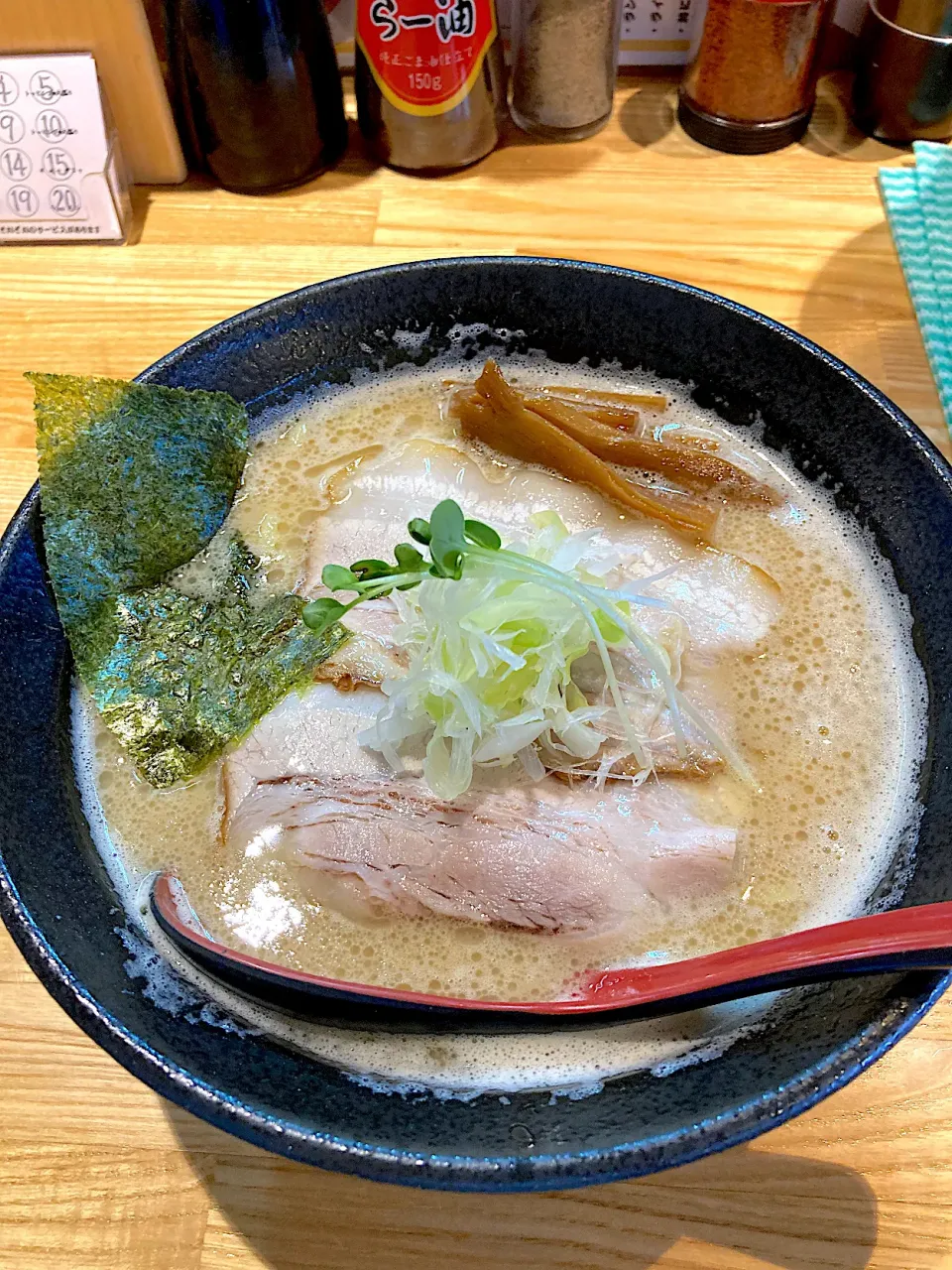 鷄豚骨ラーメン醤油|やんりゅうさん