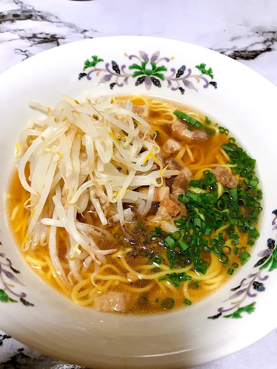 Snapdishの料理写真:醤油ラーメン|くまとらさん