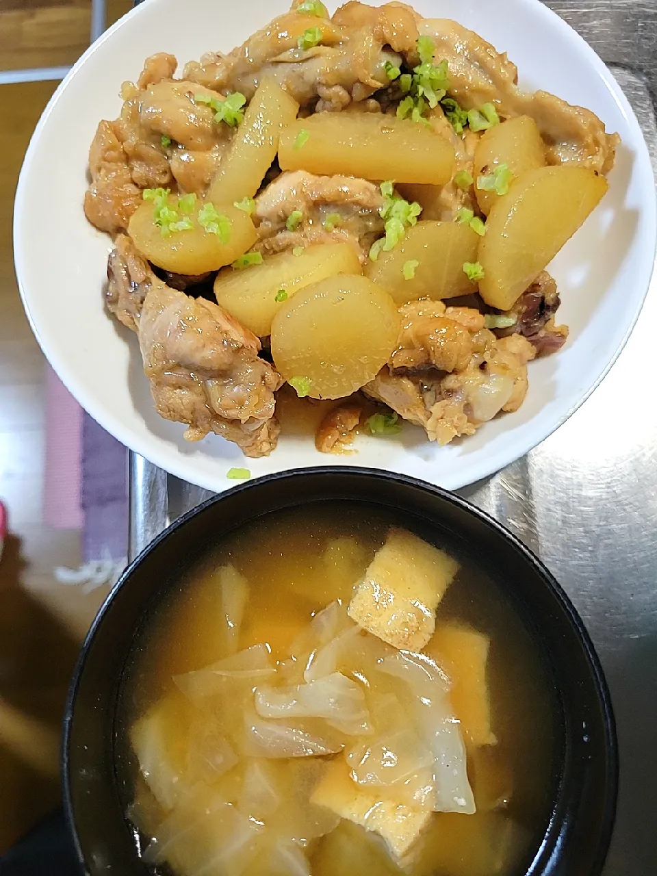 手羽元と大根煮、キャベツと厚揚げ豆腐のお味噌汁|あーやさん