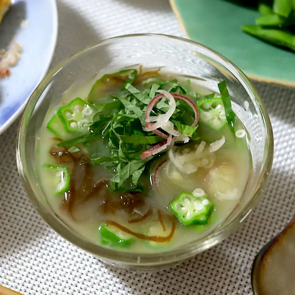 Snapdishの料理写真:もずくの冷やしみそ汁　黒酢入り|かおるさん