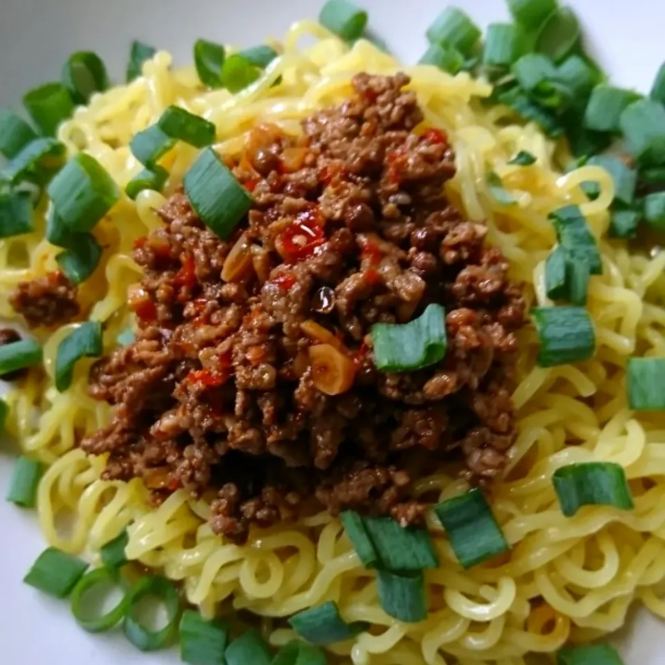 Snapdishの料理写真:狸の宴シリーズ
[今日の腹拵え]

担々麺
※炸醤(じゃーじゃん)は狸特製です|タヌキさん