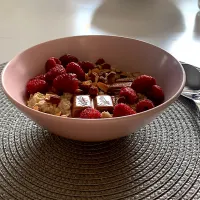 Snapdishの料理写真:Oatmeal with raspberries and chocolate|ajisatsanaさん