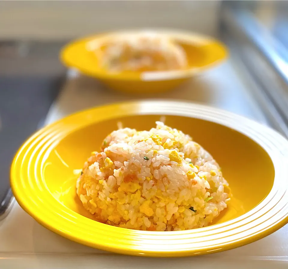 鮭フレークで炒飯|かっちゃん杉さん