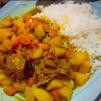 Delicious Homemade chicken,potatoe And carrot curry
Paired with long grain rice|joy nzekweさん