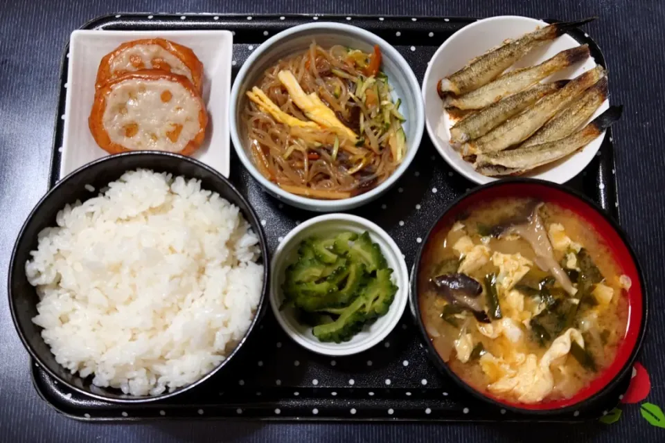 今日の朝ごはん（ごはんは富山県産にこまるにハゼの塩焼き、春雨サラダ、さつま揚げ、ニラと玉子のみそ汁、ゴーヤ漬）|Mars＠釜飯作り研究中さん