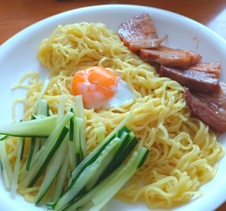 Snapdishの料理写真:自家製チャーシューで冷麺|お父ちゃんファミリーさん