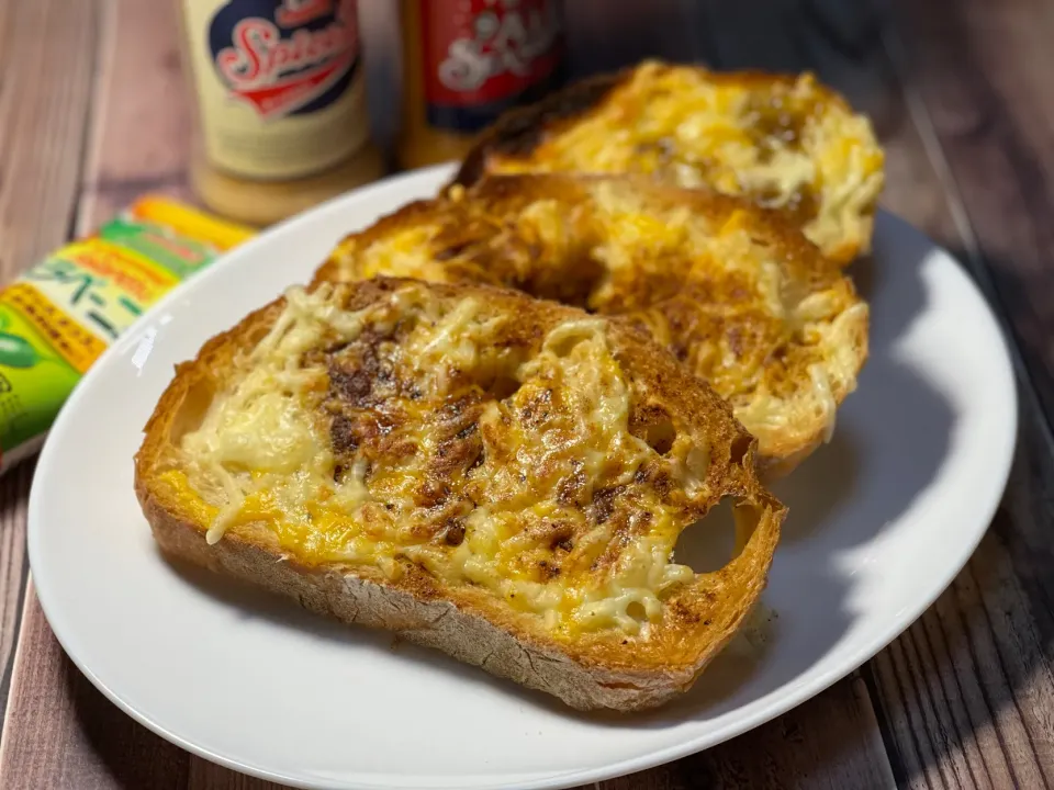 スパイシーチーズトースト🧀|レオンさん