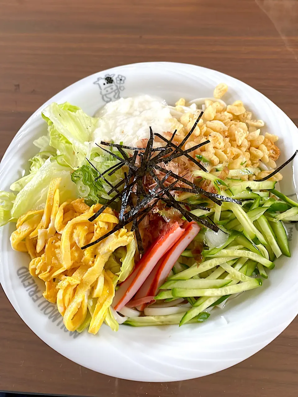 何でものっけ冷やしサラダたぬきうどん|おさむん17さん