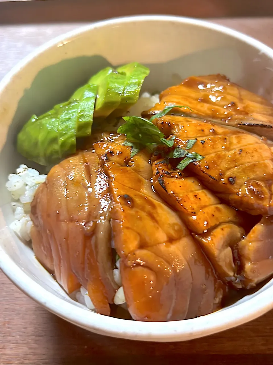 炙りシャケ漬け丼|たさん