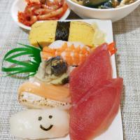 お盆にはやっぱりお寿司

今日は、お盆のナカビ。
沖縄では、お中元を持って親族を回るのが一般的です。
そしてタイミング良く「山の日」で祝日。
慌ただしく1日が過ぎていきます。