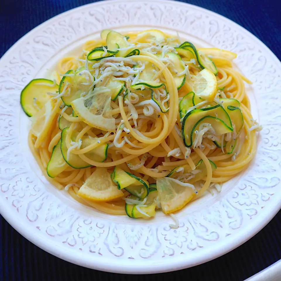 Snapdishの料理写真:しらすとズッキーニのレモンパスタ🍋|natuさん