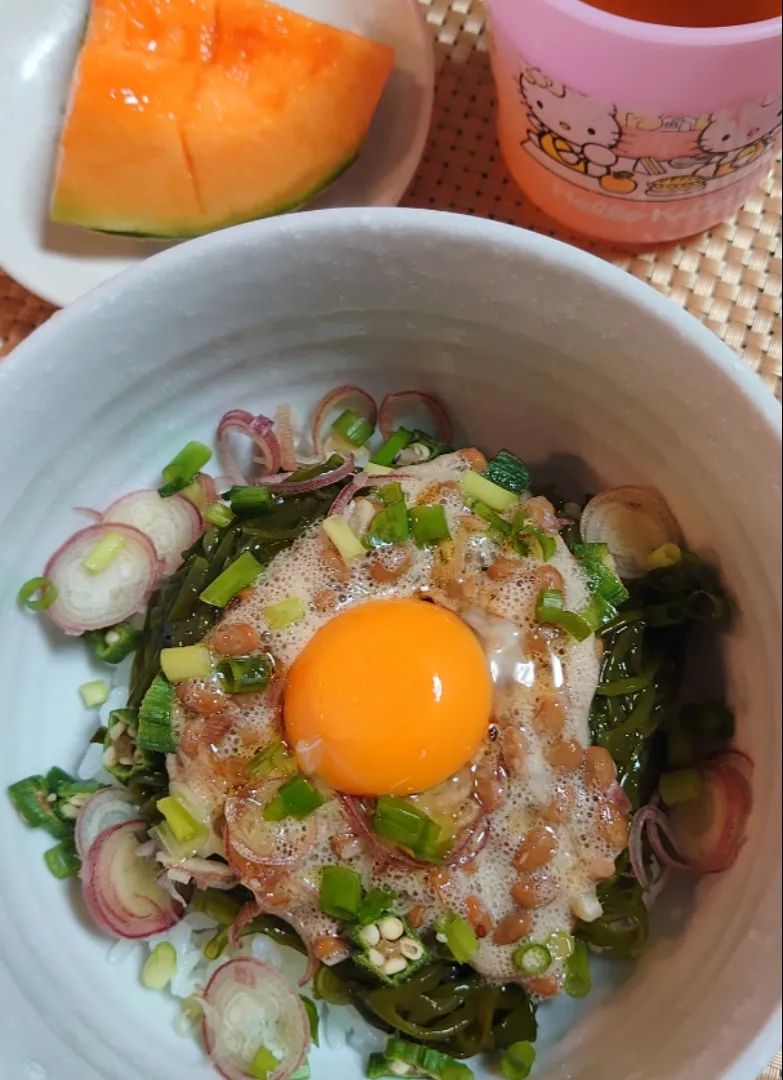 納豆めかぶ丼で朝ご飯☀️|ポチさん