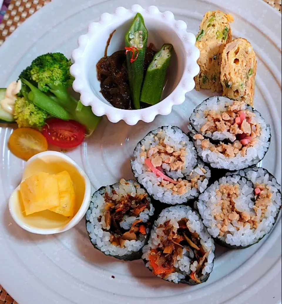 海苔巻きでワンプレート朝ご飯🌄|ポチさん