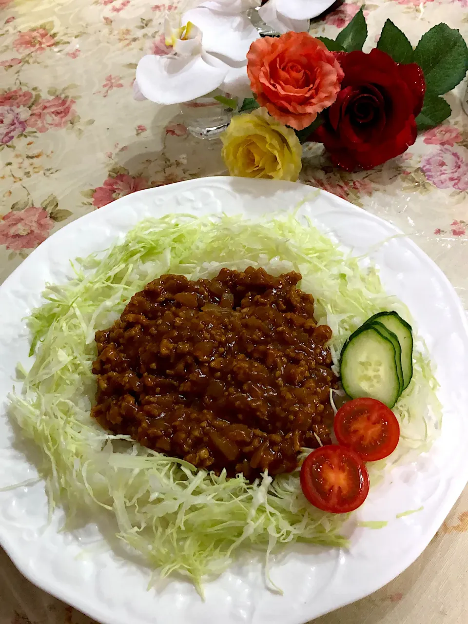 クセになるキャベツと食べるキーマカレー(ライス&キャベツ)|ちゃちゃ💐さん