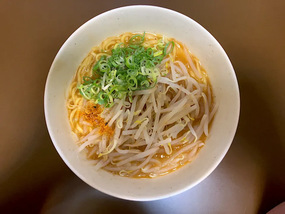 自家製 ラ王味噌ラーメン(もやし入)|ばーさんさん