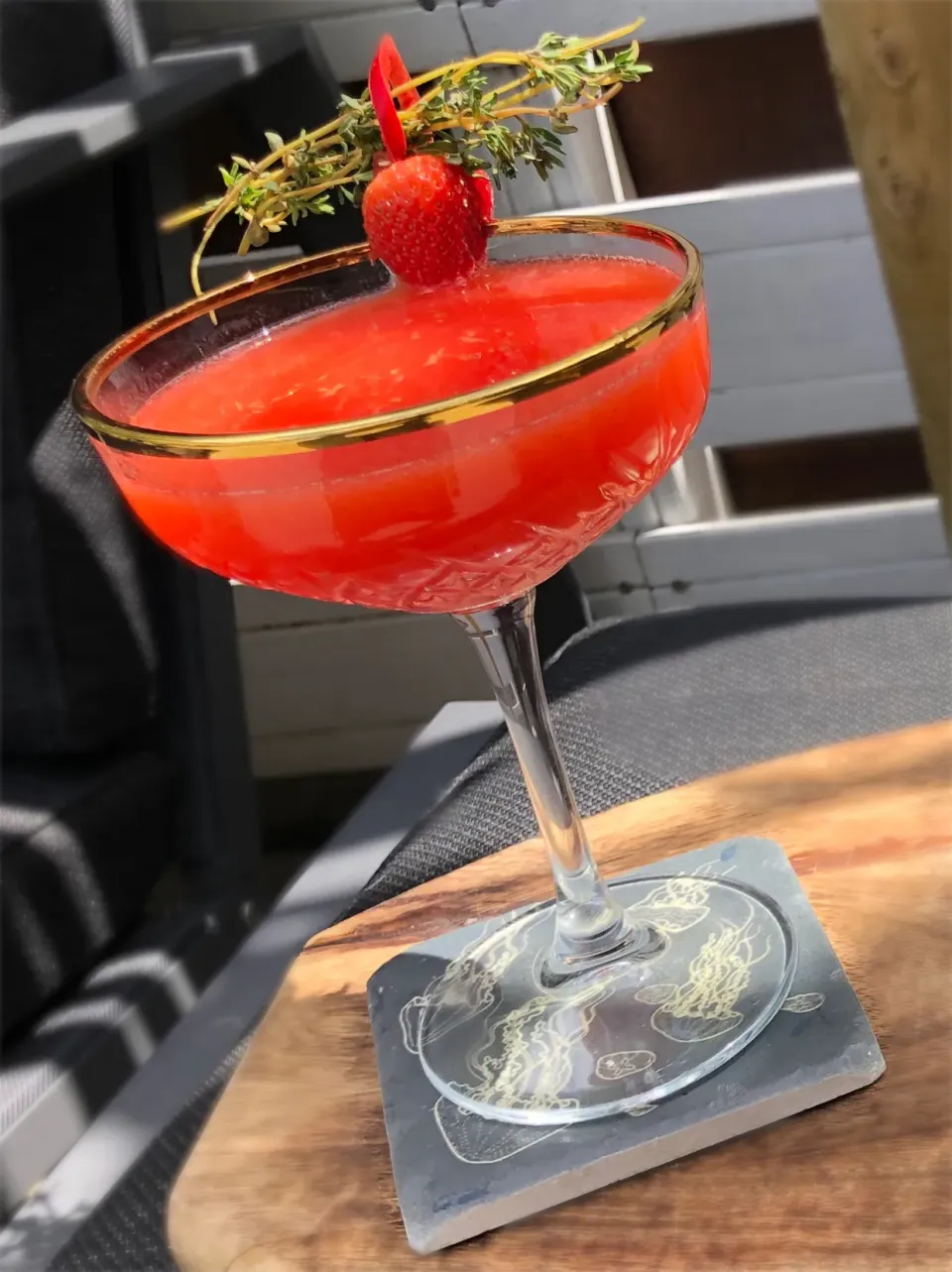 Homemade cocktail - fresh picked berries|Luca Zammitさん