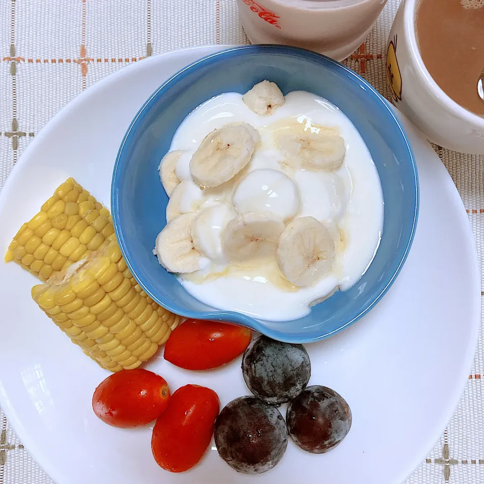 Snapdishの料理写真:バナナヨーグルト🍌|akkoさん