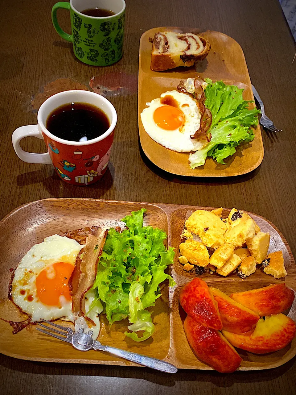 Snapdishの料理写真:ベーコンエッグ🥓🍳　サラダ🥗　ハーブレモンソルト🍋　レーズンサブレ🍪　チョコレートバブカ🍞　ネクタリン🍑　コーヒー☕️|ch＊K*∀o(^^*)♪さん