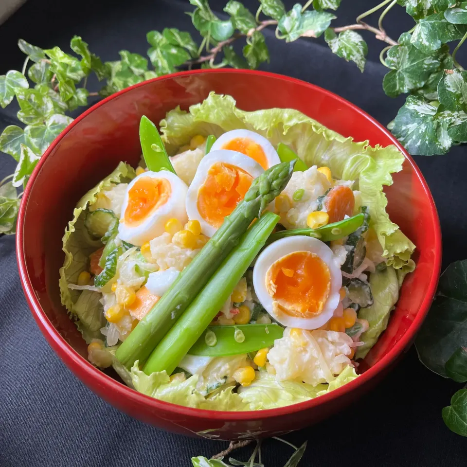 Snapdishの料理写真:🥗我が家の定番♬ハムは入らないけどチーズが入る🧀具沢山ポテトサラダ🥗|Hollyさん