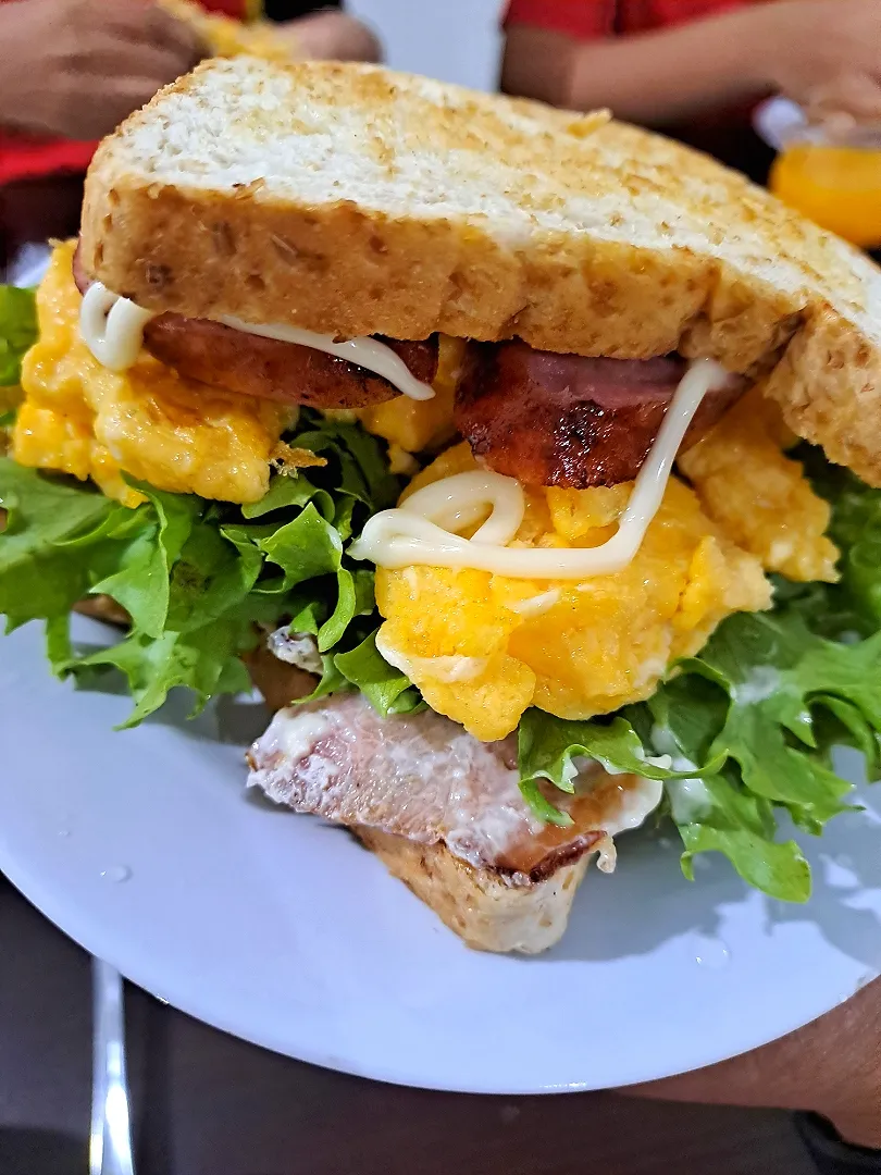 happiness is preparing a big sandwich ~ bacon's & Taiwan pork sausages|ģřãçîöůşさん