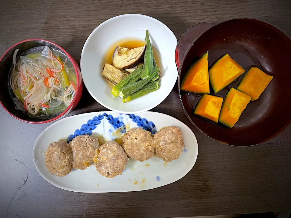 Snapdishの料理写真:豆腐の照りマヨチーズボール、茄子とおくらの煮浸し、小松菜とカニカマの中華スープ、蒸しかぼちゃ|aaaさん