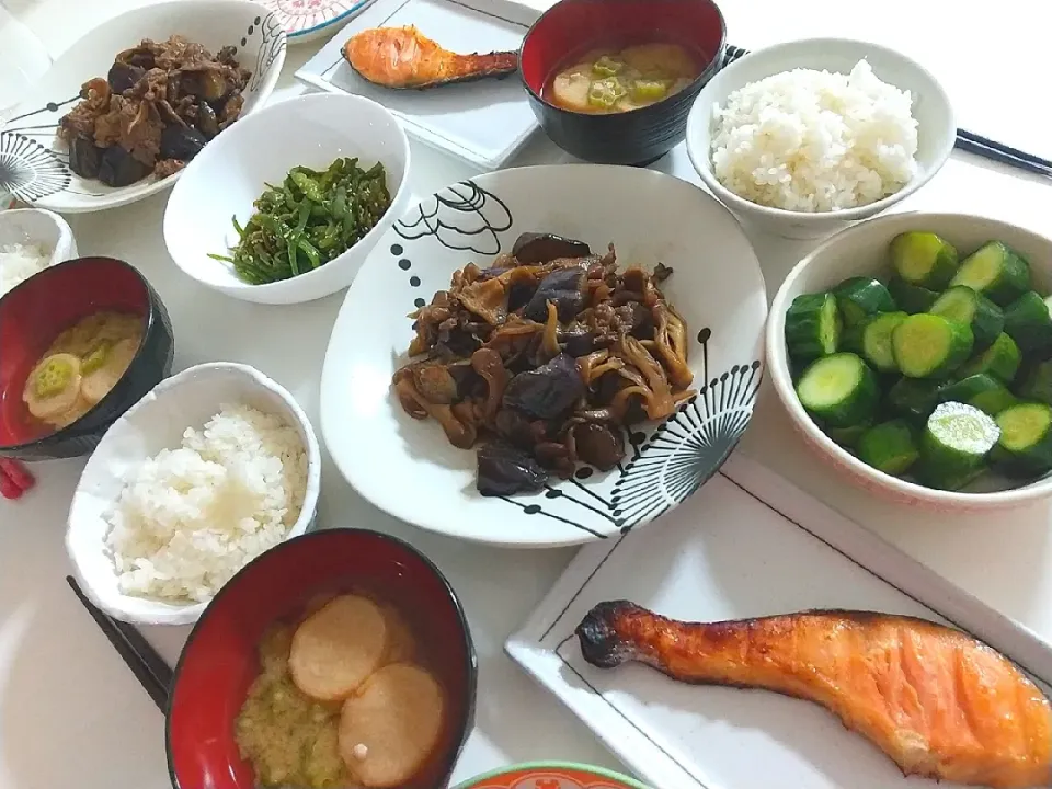 夕食(*^^*)
牛肉となすと舞茸炒め
西京燒鮭
やみつきピーマン
きゅうりの紫蘇漬け
おくらとお麩のお味噌汁|プリン☆さん