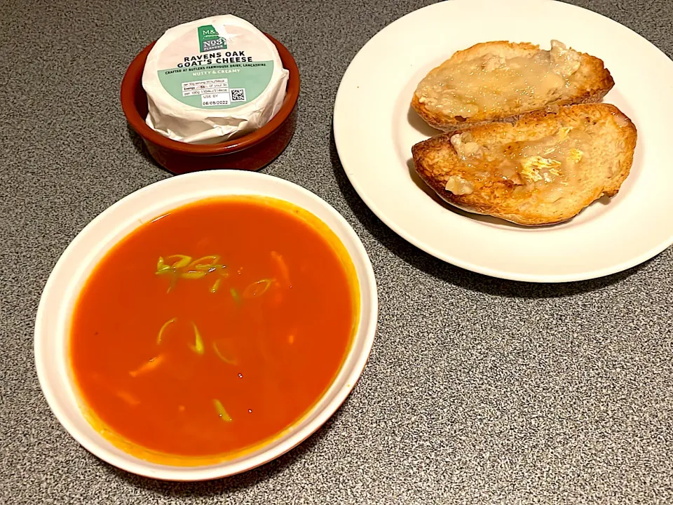 Smooth Cream of Tomato Soup. Goat’s Cheese Toasts|270w178bさん