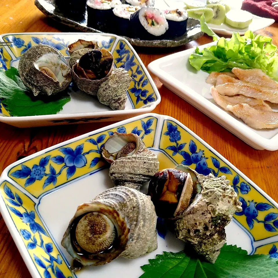 サザエの壺焼き〜で昼飲み🍷|とまと🍅さん