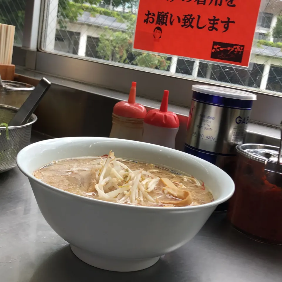 Snapdishの料理写真:＃朝ラー　台風？　＃夜勤明け　来るか？　＃ラーメン　＃ホープ軒|Hajime Sakaiさん