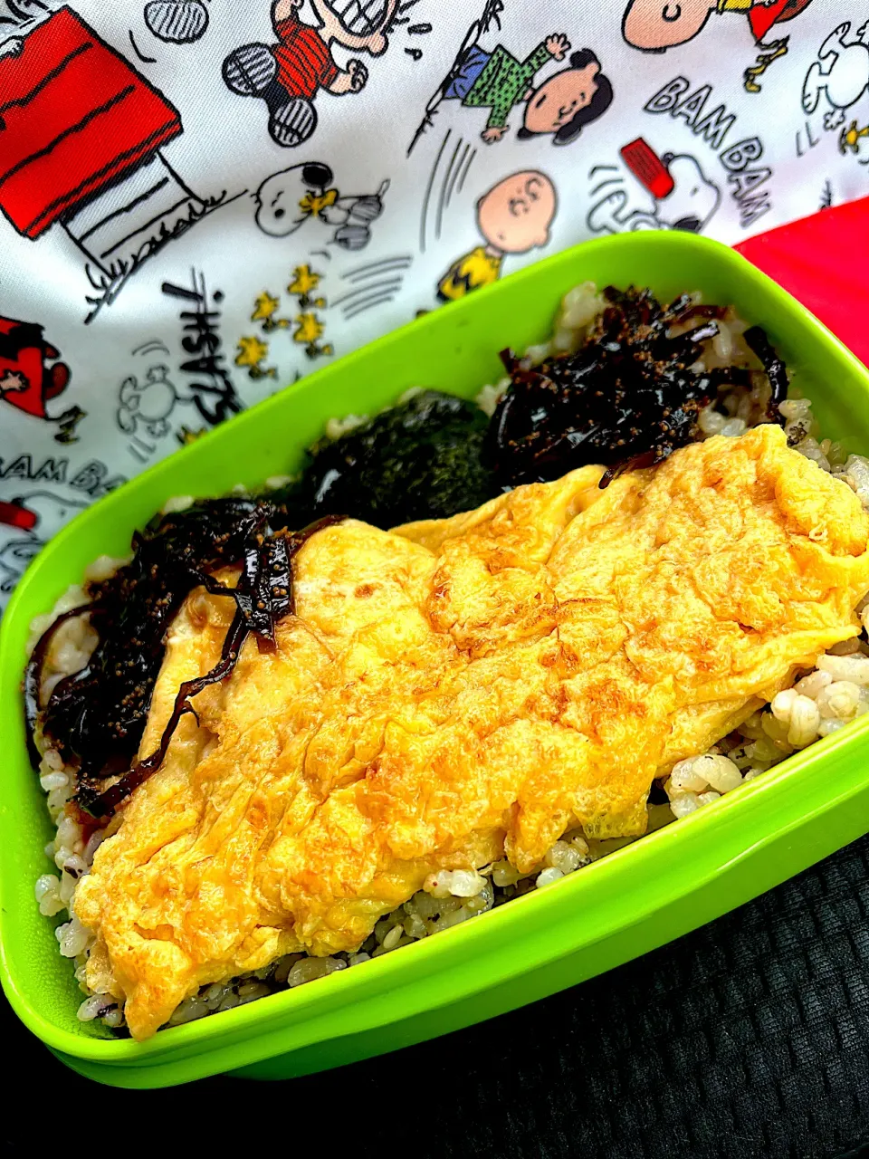 #昼飯　玉子焼きと子持ち昆布乗せ梅炊き込みロウカット玄米海苔段々弁当|ms903さん