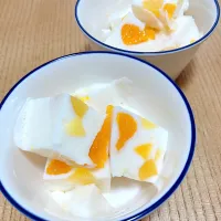 Snapdishの料理写真:牛乳寒天🐄🥛フルーツ入り🍊|リカさん