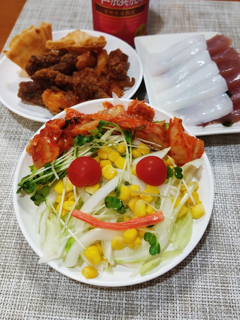 Snapdishの料理写真:新型コロナに感染する人と感染しない人

昨日も今日も、知り合いが陽性になってしまいました。
でも私はどうしたって感染するわけにはいかないのです。
とりあえずバランスのよい食事だー。
あしたっからね。|Rピージャーさん