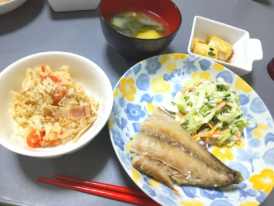 トマトときのこの炊き込みご飯
アジの干物
コールスローサラダ
揚げ出し豆腐
じゃが芋とわかめの味噌汁|尚さん