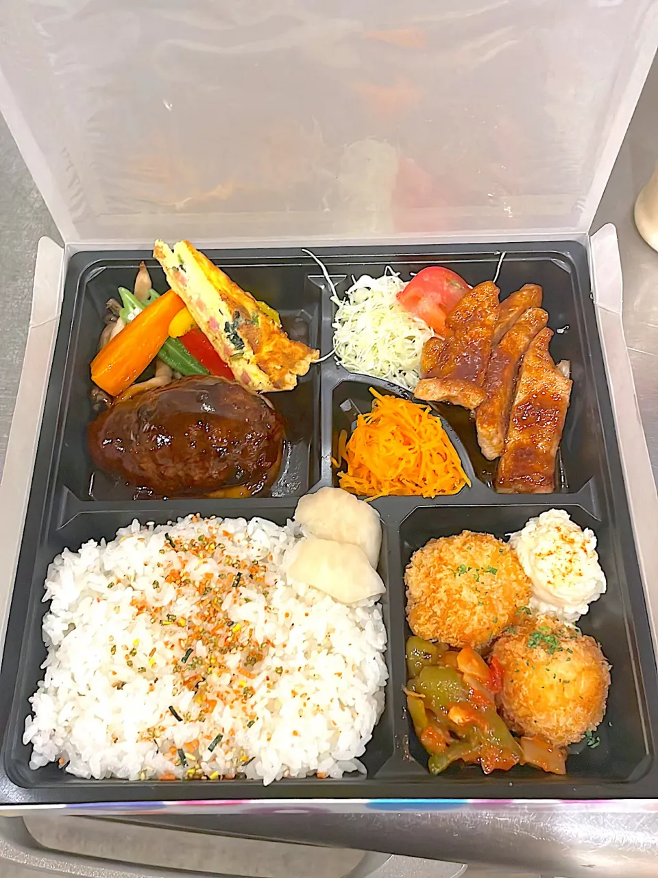 ハンバーグ、トンテキ、カニクリーム弁当|ちいこさん