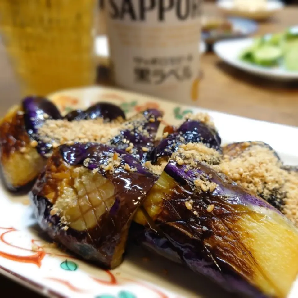 ナス炒めと泡の飲物(*^^*)(^_^)ﾉ|しーPaPaさん