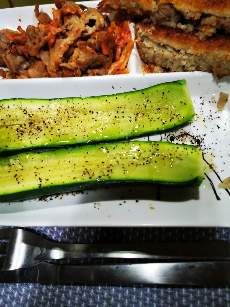 ワイルドキャンプ⛱️イタリア料理

イタリアからズッキーニ蒸し野菜👌グ〜です😀|ペンギンさん