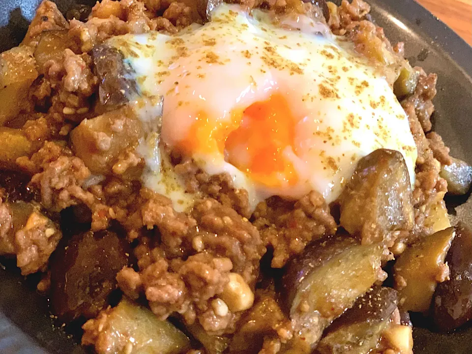 なすと挽肉の辛味噌丼　麻婆茄子風|ふくすけ食堂さん