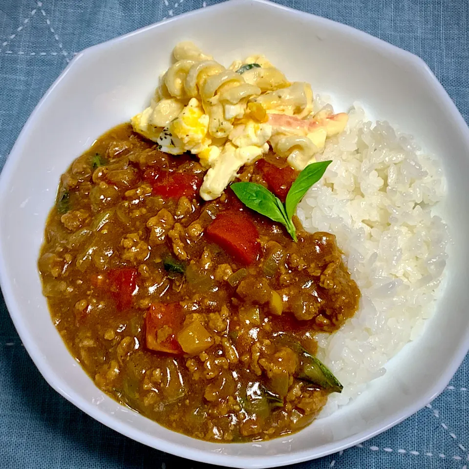 バジルとトマトのキーマカレー|青い鳥さん