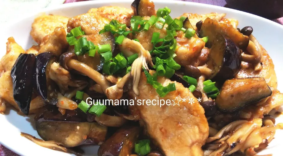 Snapdishの料理写真:Guuママさんの簡単♡辛うま♡鶏むね肉となすときのこのピリ辛炒め #楽天レシピ|楽天レシピさん