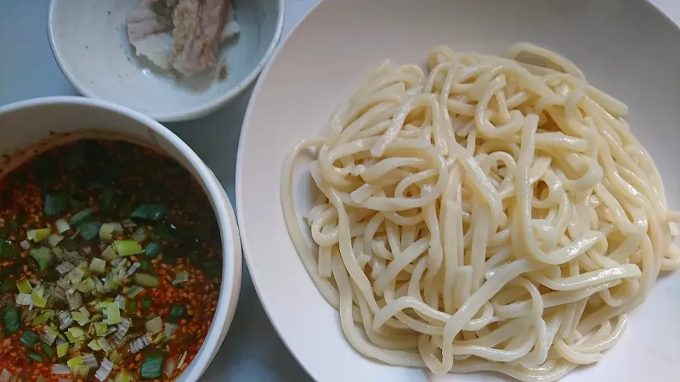 Snapdishの料理写真:狸の宴シリーズ
気怠い昼下がりのお料理
( ・∀・)ﾉ

[担々麺]
狸特製 豚バラ肉と胡麻四川タレ添え
(無化調/無添加)
※タレは手製よだれ鶏をベースに
練り胡麻や狸特製出汁漬け醤油等を
狸が混合しております。
(練り胡麻は無添加市販品)

※麺について
讃岐(有)小松屋土産店販売
瀬戸内讃岐工房(株)製造の
生うどんを使用
めちゃ腰あり旨い‼️
(蕎麦も有ります)|タヌキさん