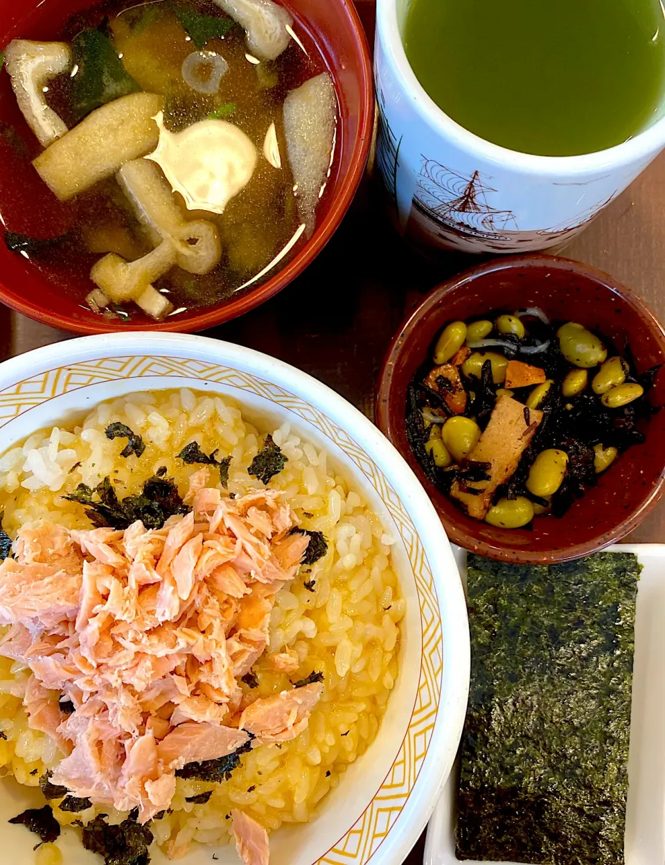 鮭ほぐしたまかけ朝食 390円-50円|すくらんぶるえっぐさん