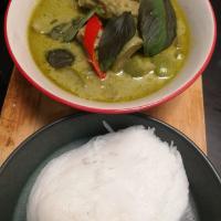 green Curry Mix Chicken/Tenderloin Beef with
rice noodles