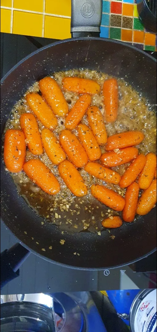 honey glazed carrots|Zaakirah Hattasさん