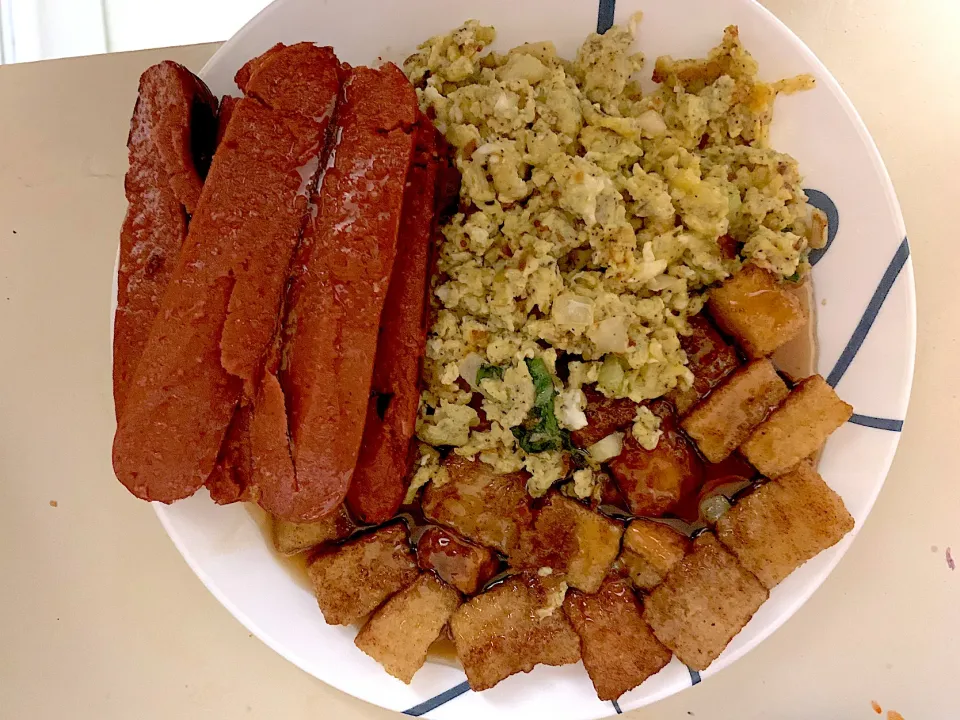 Breakfast Sausages French toast and scrambled eggs|Kareem Boogieさん