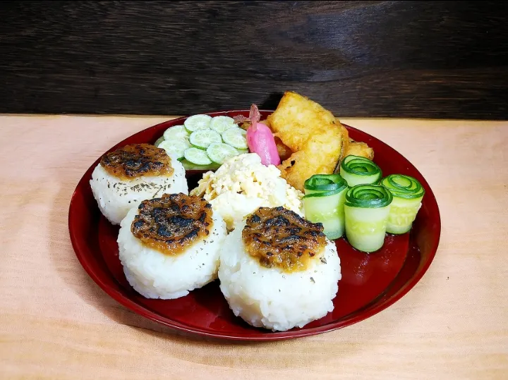 Snapdishの料理写真:✾お盆料理✾
✾味噌田楽焼きおにぎり
✾胡瓜の浅漬け
✾南瓜の天麩羅
✾薩摩芋のみかん風味
✾大豆ミートと梨のサラダ|ayaさん